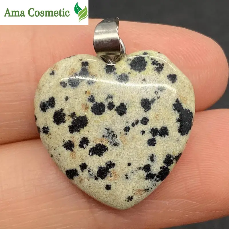 قلادة حجر اليشب الدلماسي بشكل قلب – توازن وحماية